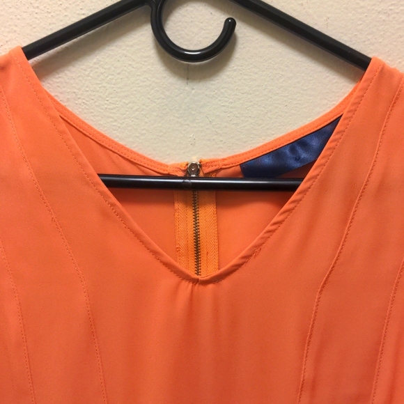 Sleeveles Perfectly Tailored Blouse - Picture 3 of 7